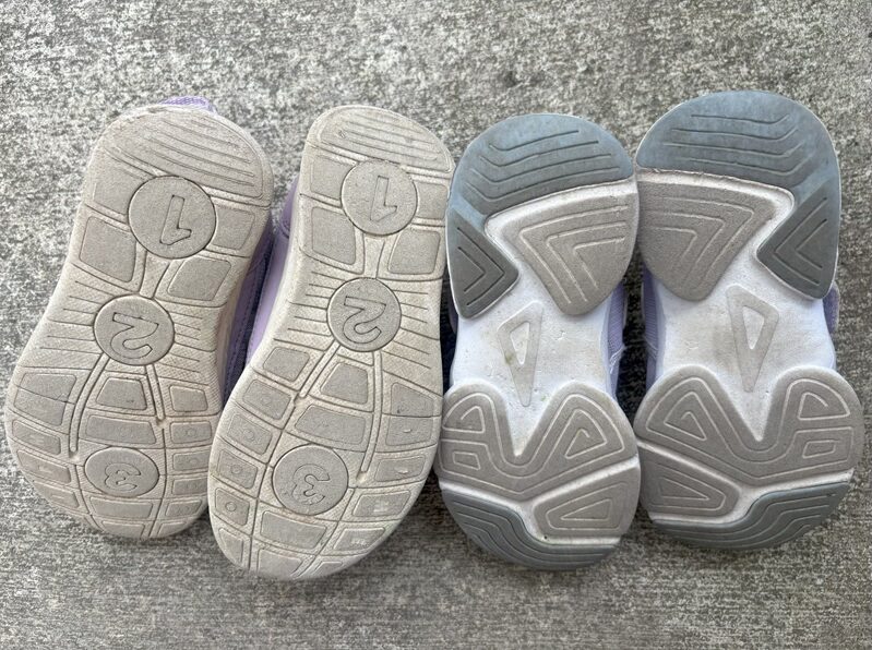 子どものスニーカーの底